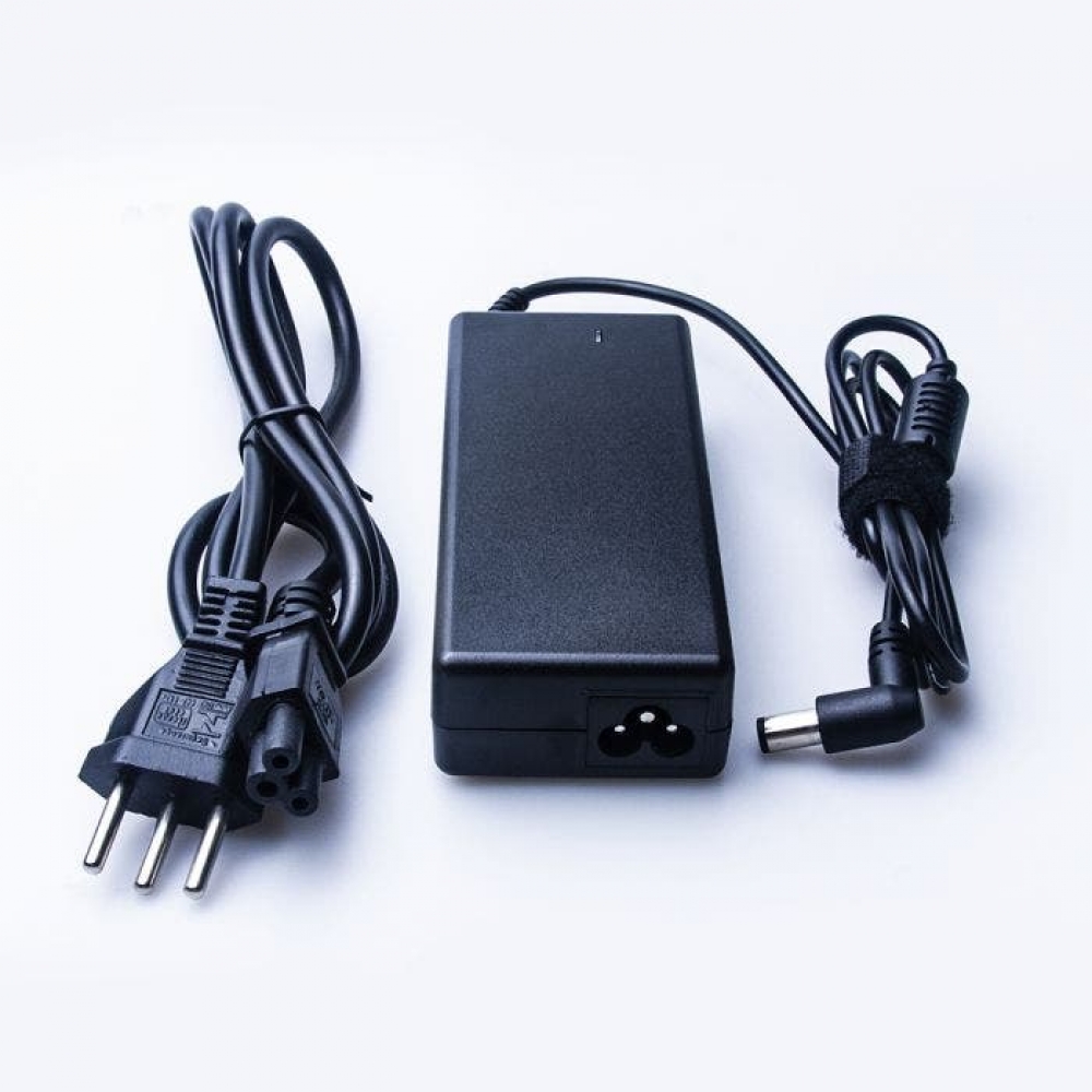 Fonte para notebook Dell 19,5V 4,62A 90W FT043 BringIT (Pino Grosso)