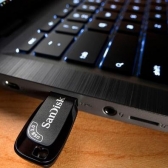 Pen Drive 64GB USB 3.0 Sandisk Ultra Shift